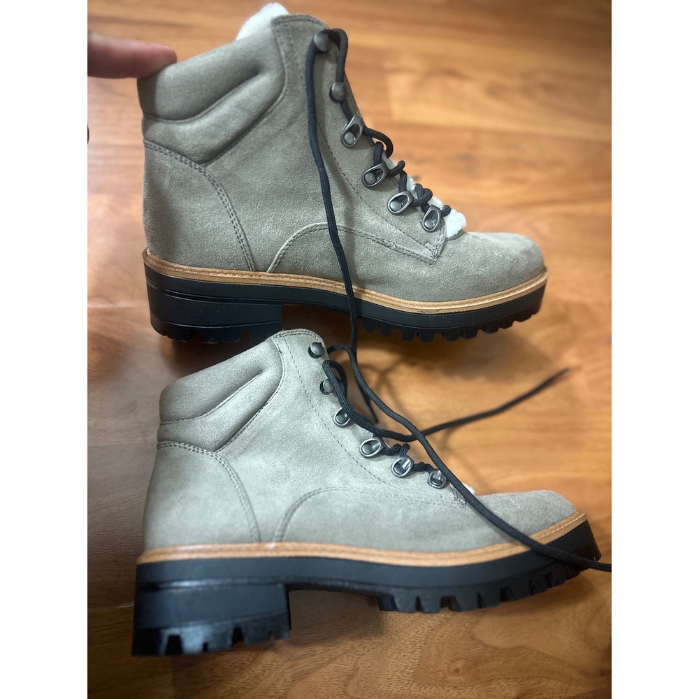 Indigo Rd. Irindiran2 Boots Womens Size 8M Grey Faux Fur Lug Sole Hiking Outdoor